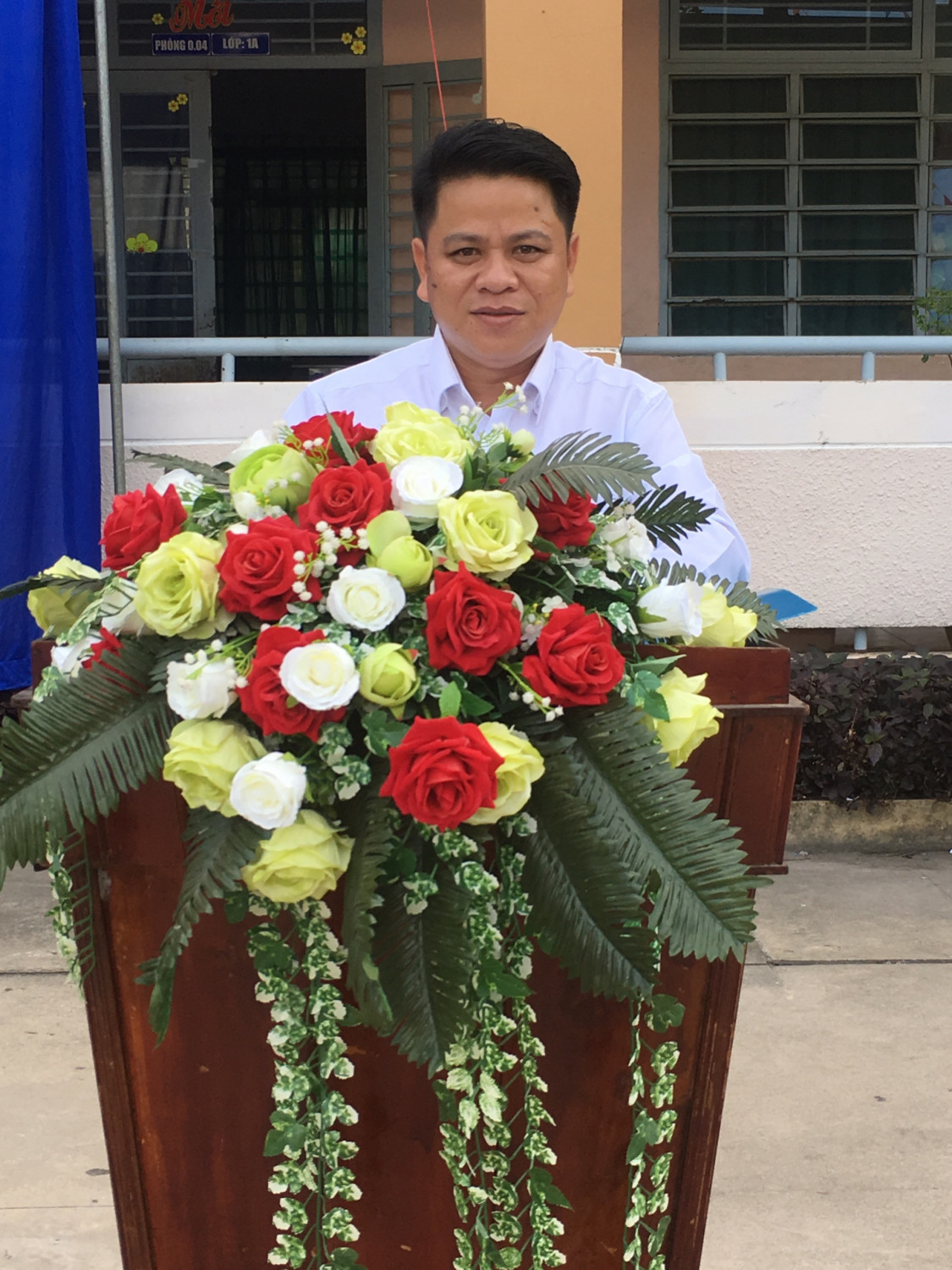 Thầy Nguyễn Thành Trung Hiệu trưởng nhà trường